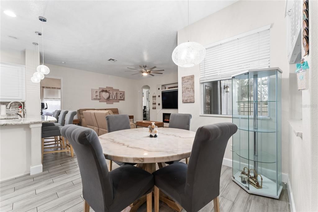 En Venta: $799,999 (4 camas, 3 baños, 2470 Pies cuadrados)