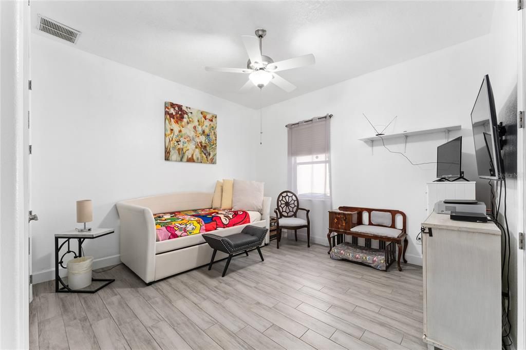 En Venta: $799,999 (4 camas, 3 baños, 2470 Pies cuadrados)