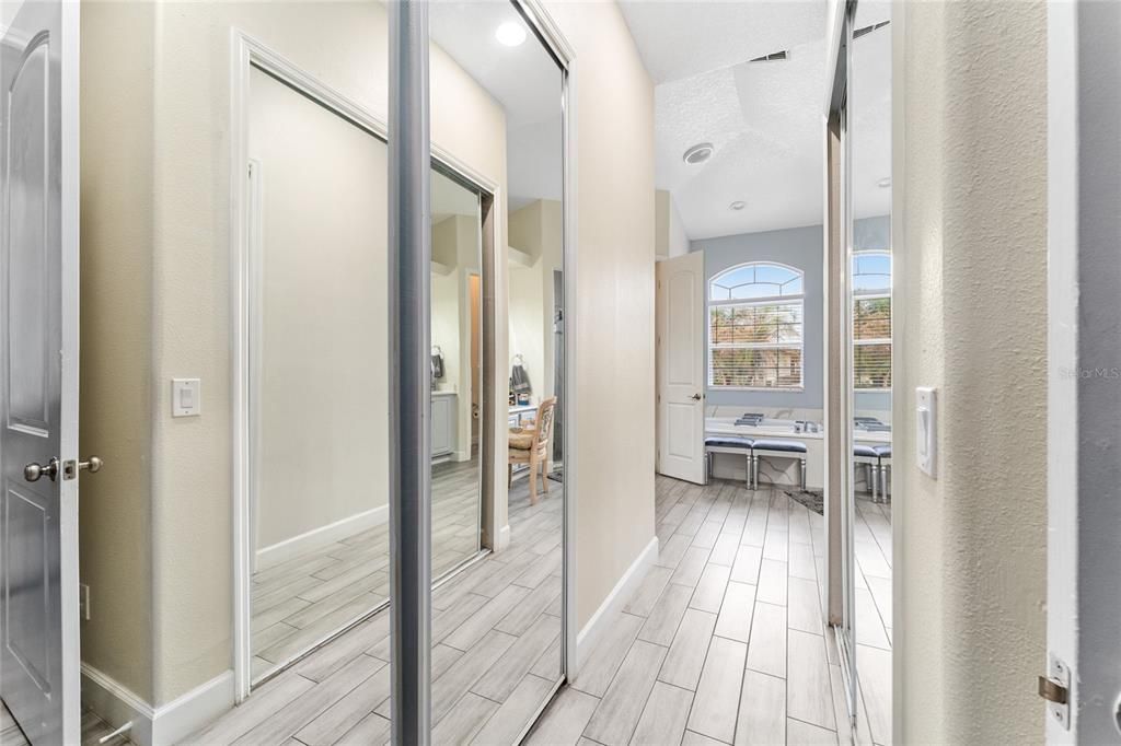 En Venta: $799,999 (4 camas, 3 baños, 2470 Pies cuadrados)