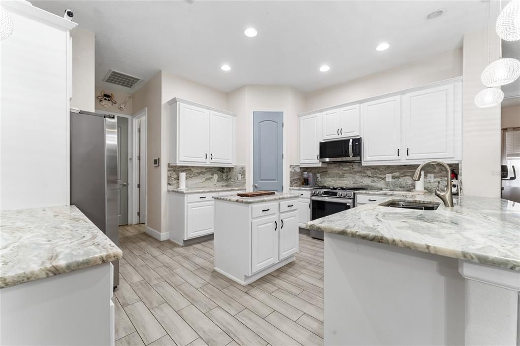 En Venta: $799,999 (4 camas, 3 baños, 2470 Pies cuadrados)