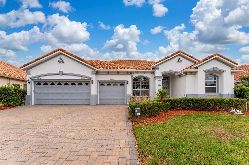 En Venta: $799,999 (4 camas, 3 baños, 2470 Pies cuadrados)