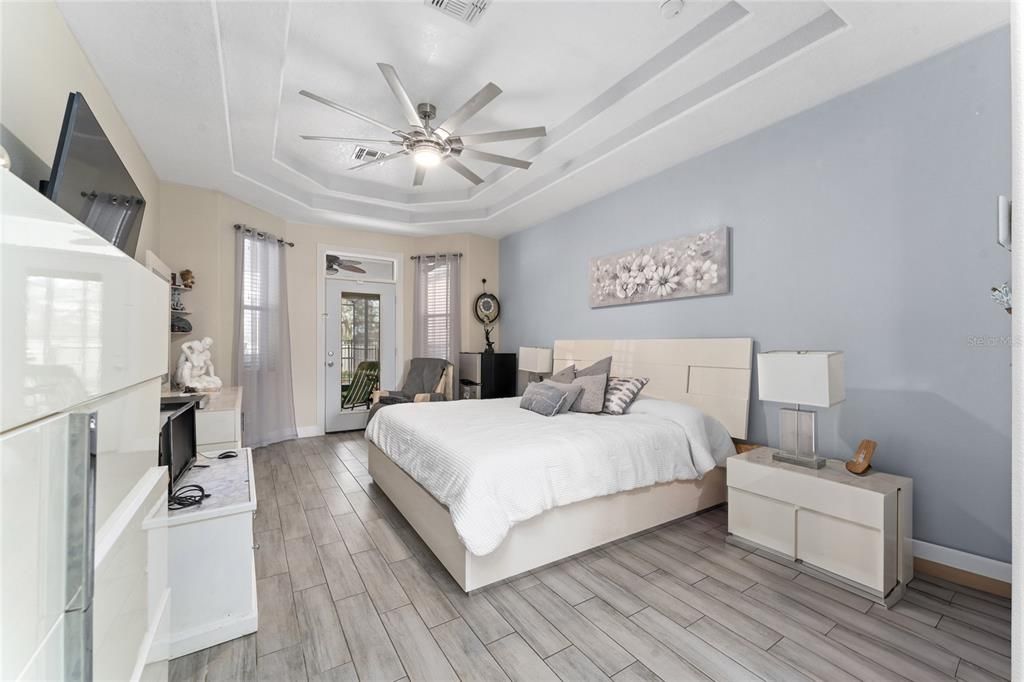 En Venta: $799,999 (4 camas, 3 baños, 2470 Pies cuadrados)