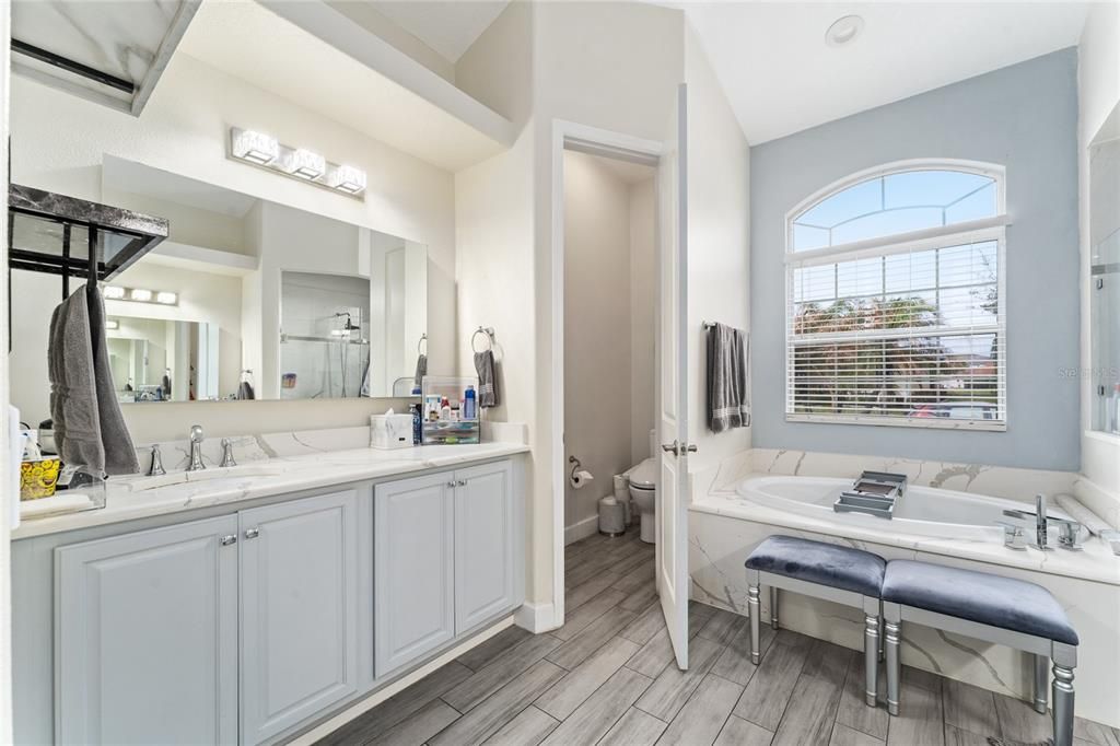 En Venta: $799,999 (4 camas, 3 baños, 2470 Pies cuadrados)