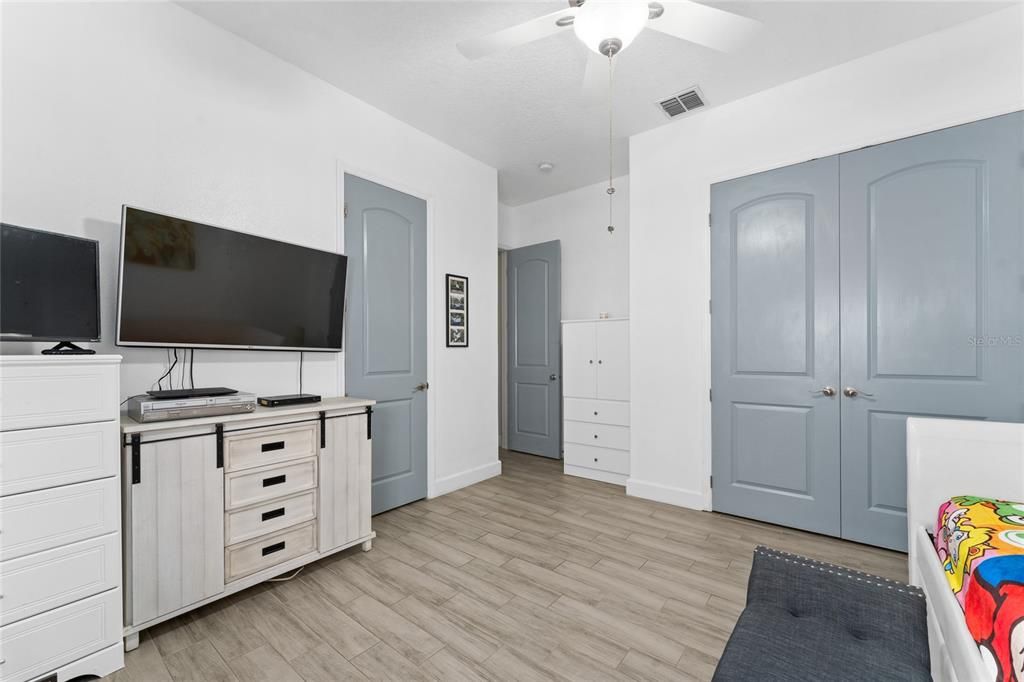 En Venta: $799,999 (4 camas, 3 baños, 2470 Pies cuadrados)