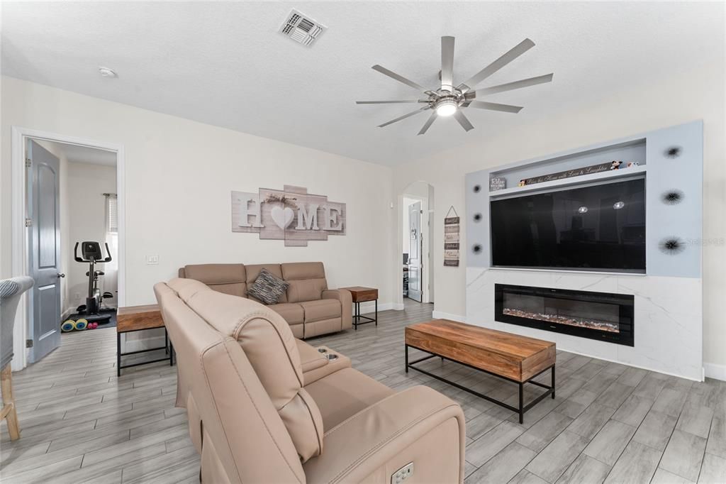 En Venta: $799,999 (4 camas, 3 baños, 2470 Pies cuadrados)