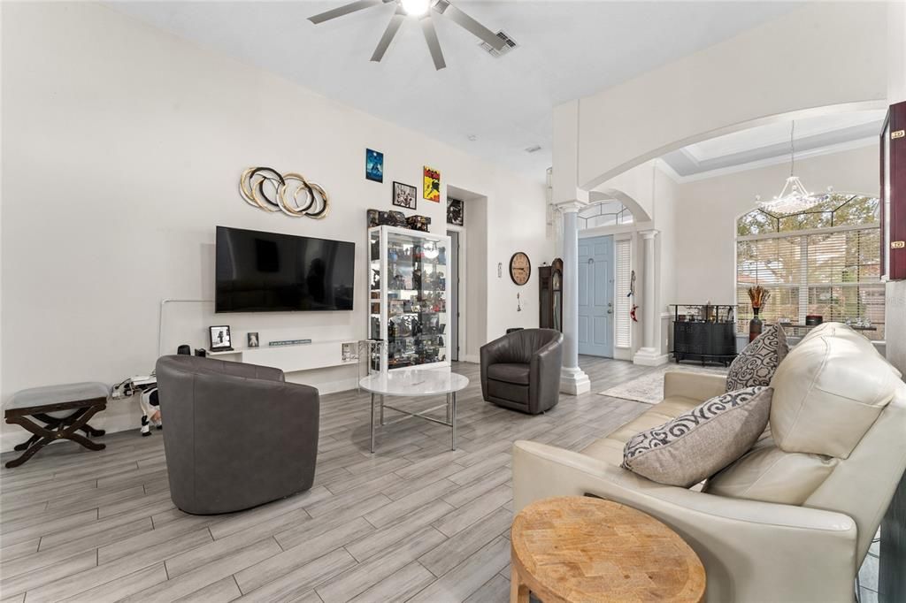 En Venta: $799,999 (4 camas, 3 baños, 2470 Pies cuadrados)