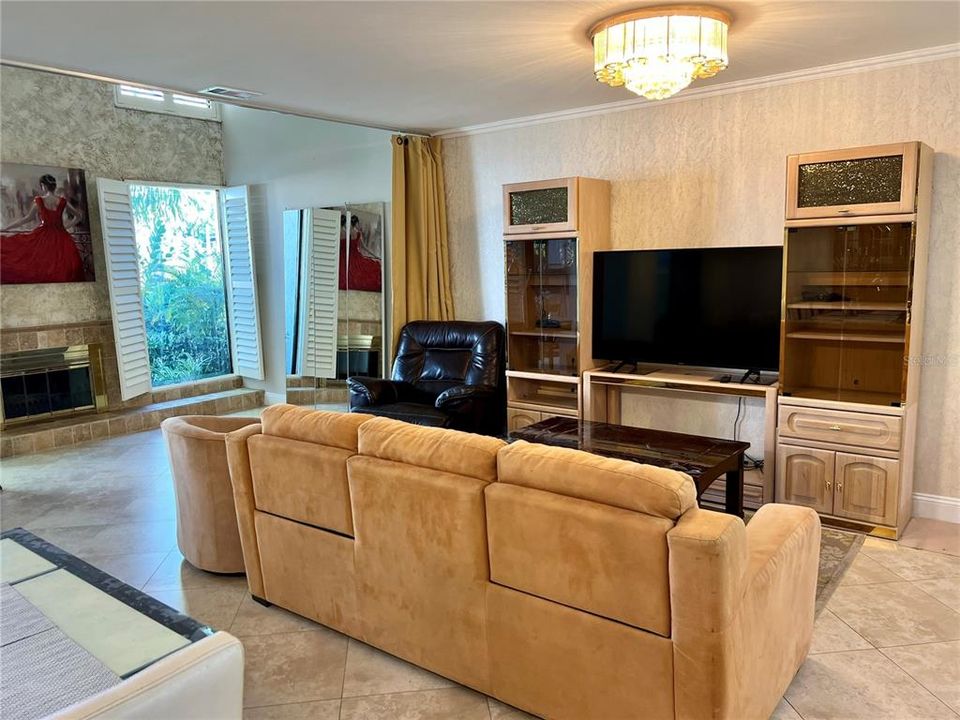 For Rent: $4,100 (3 beds, 2 baths, 2260 Square Feet)