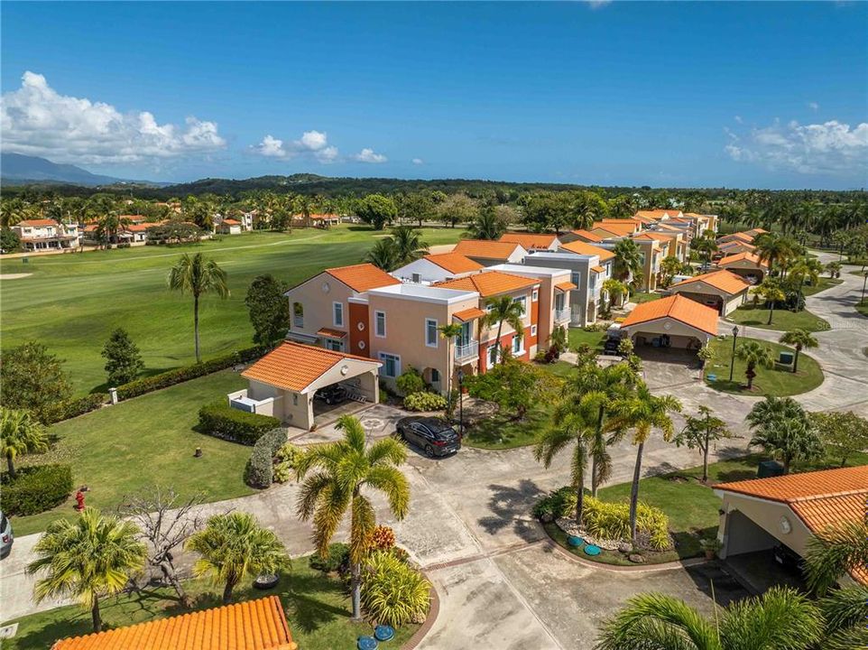 For Sale: $1,100,000 (4 beds, 4 baths, 2745 Square Feet)