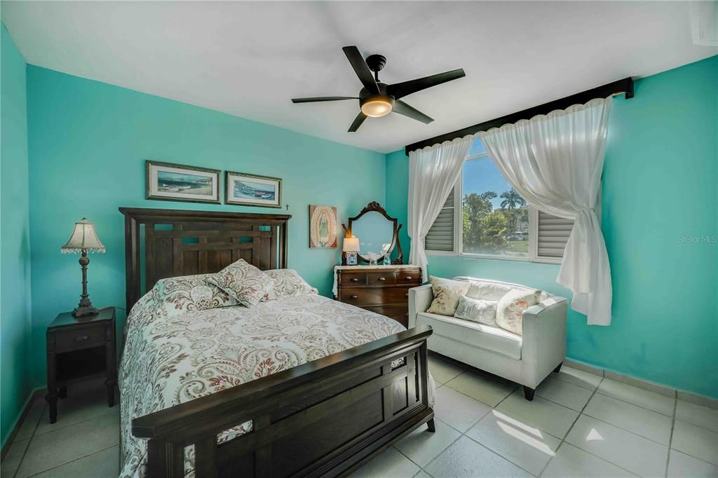 For Sale: $1,100,000 (4 beds, 4 baths, 2745 Square Feet)