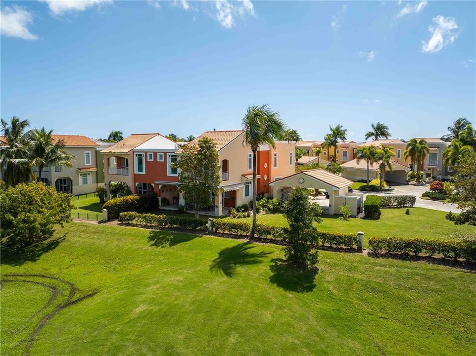 For Sale: $1,100,000 (4 beds, 4 baths, 2745 Square Feet)