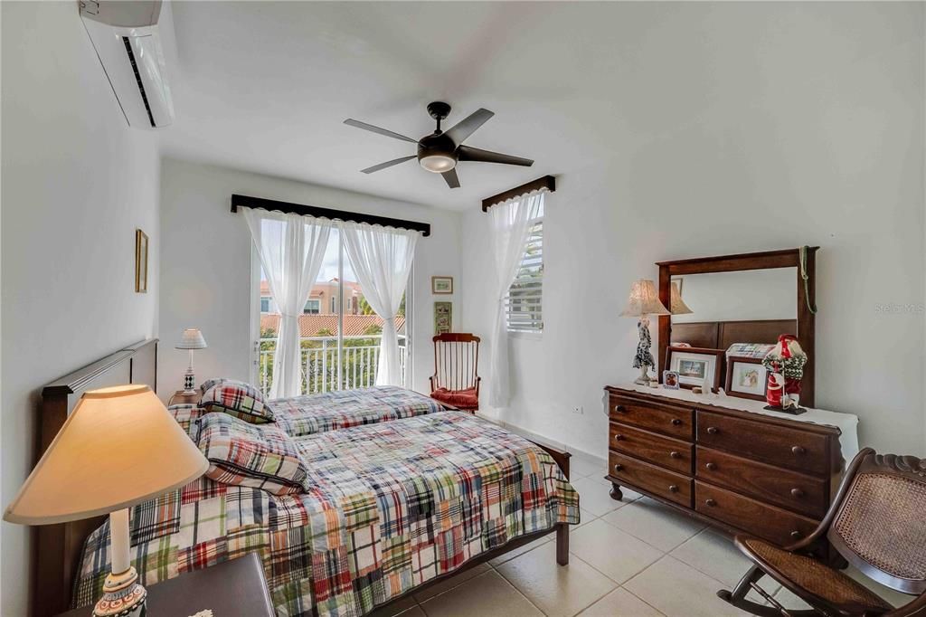For Sale: $1,100,000 (4 beds, 4 baths, 2745 Square Feet)