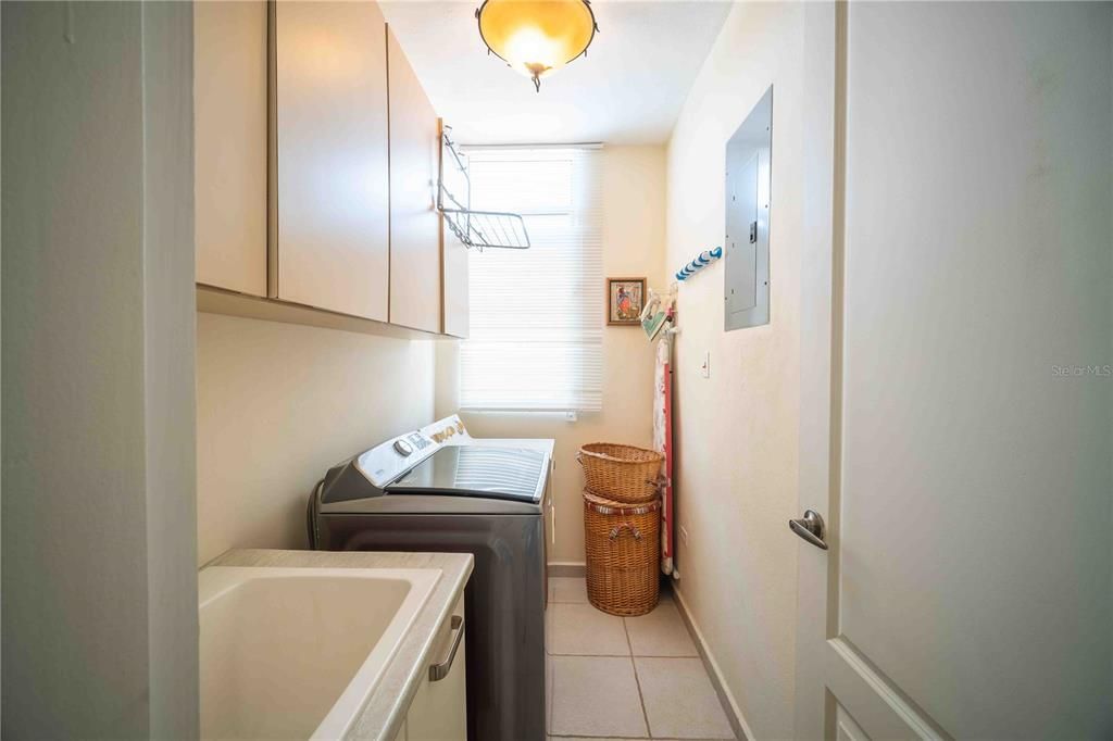 For Sale: $1,100,000 (4 beds, 4 baths, 2745 Square Feet)
