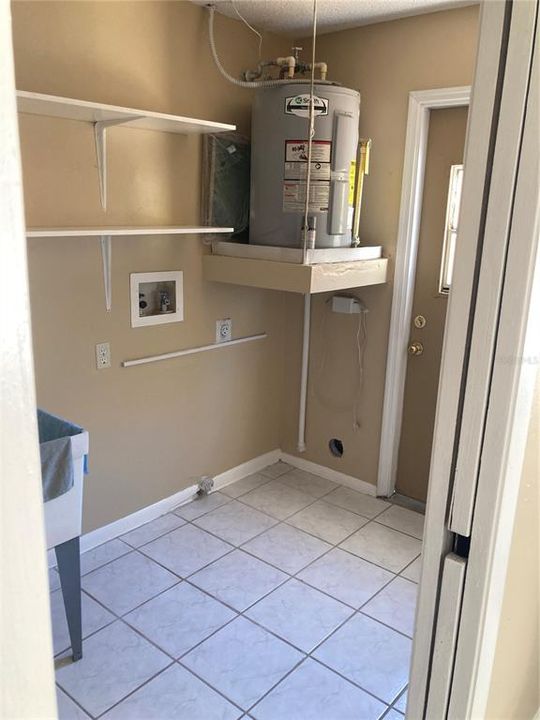 For Rent: $1,450 (2 beds, 1 baths, 980 Square Feet)