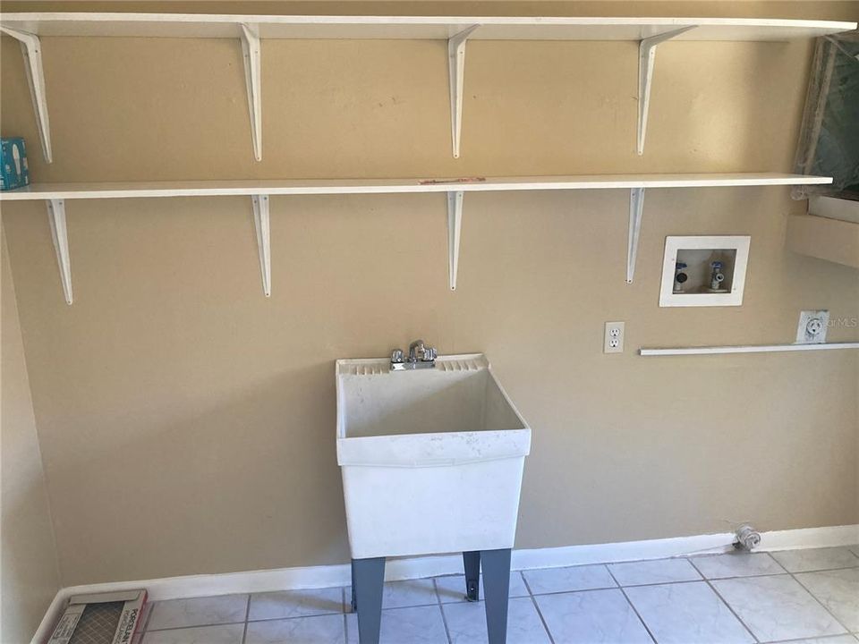 For Rent: $1,450 (2 beds, 1 baths, 980 Square Feet)