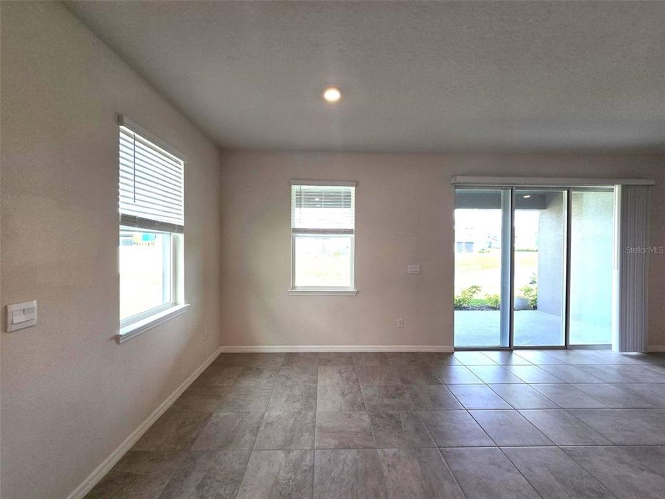 Active With Contract: $2,600 (3 beds, 2 baths, 2036 Square Feet)