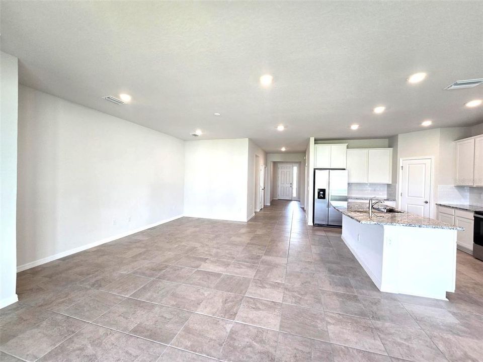 Active With Contract: $2,600 (3 beds, 2 baths, 2036 Square Feet)