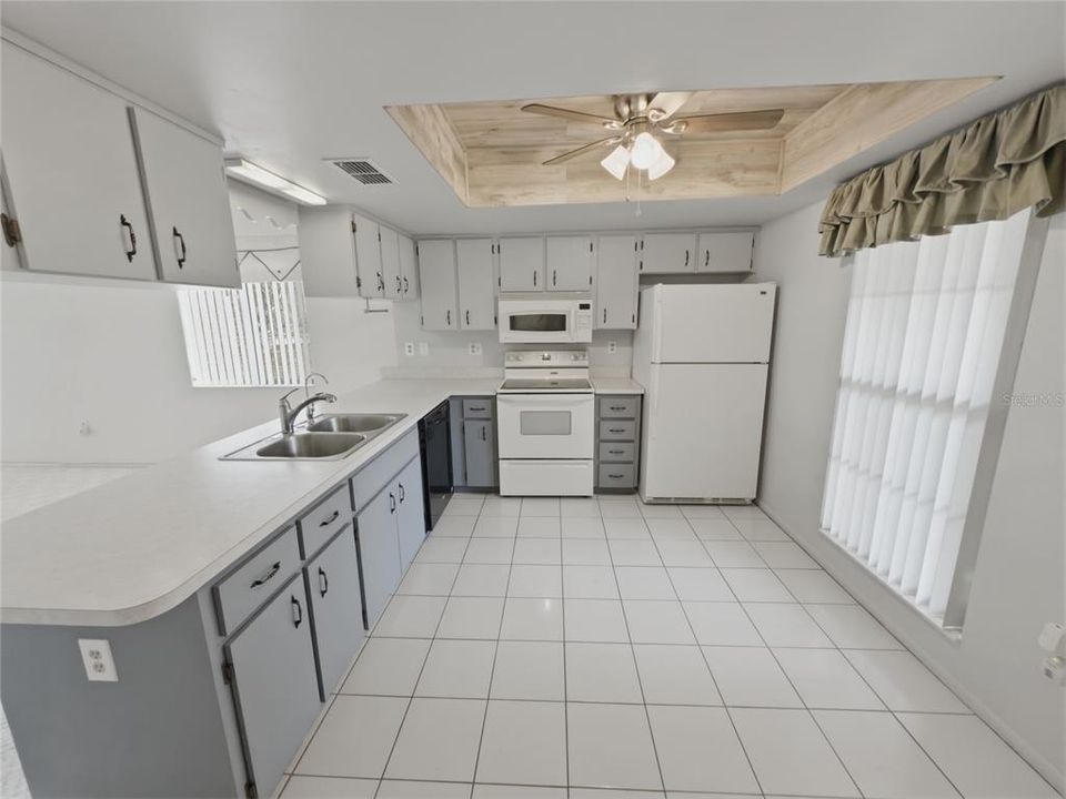 For Sale: $145,000 (2 beds, 2 baths, 1125 Square Feet)