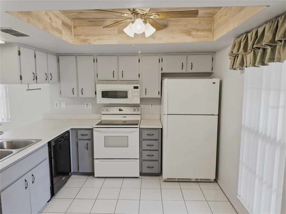 For Sale: $145,000 (2 beds, 2 baths, 1125 Square Feet)