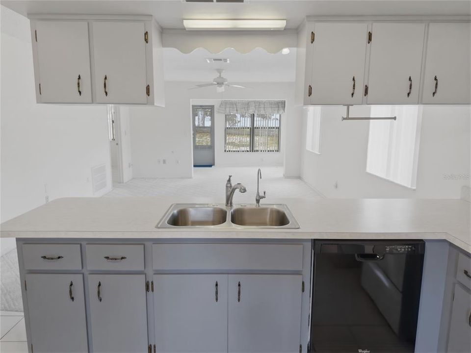 For Sale: $145,000 (2 beds, 2 baths, 1125 Square Feet)