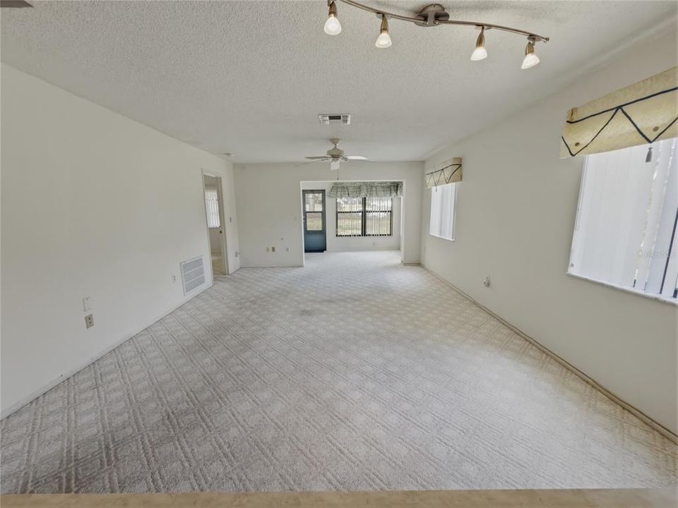 For Sale: $145,000 (2 beds, 2 baths, 1125 Square Feet)