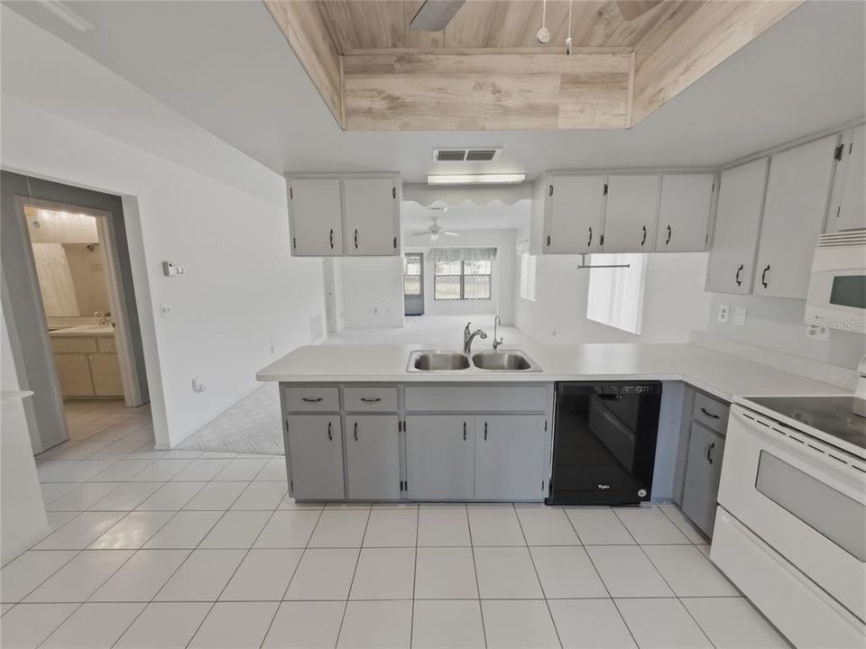 For Sale: $145,000 (2 beds, 2 baths, 1125 Square Feet)