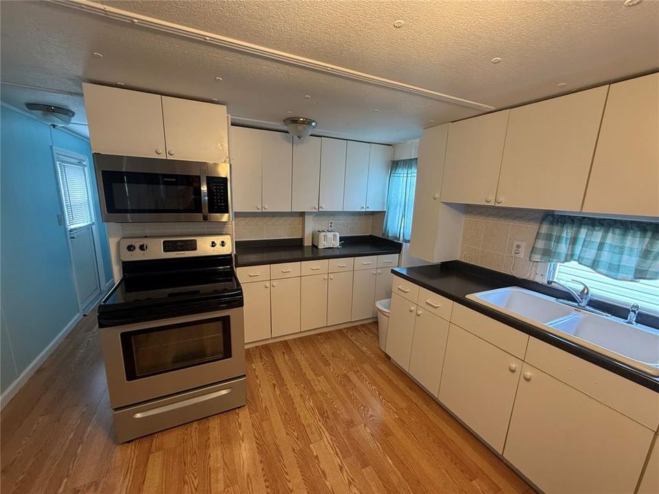 Activo con contrato: $85,000 (2 camas, 1 baños, 636 Pies cuadrados)