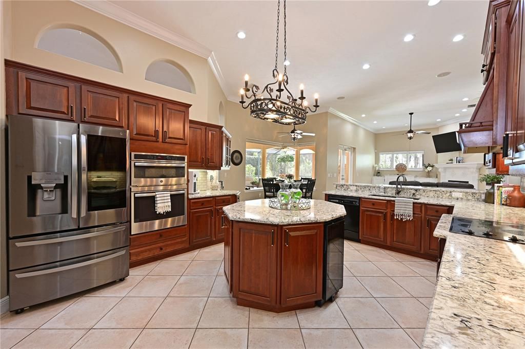 Activo con contrato: $699,900 (3 camas, 2 baños, 2686 Pies cuadrados)