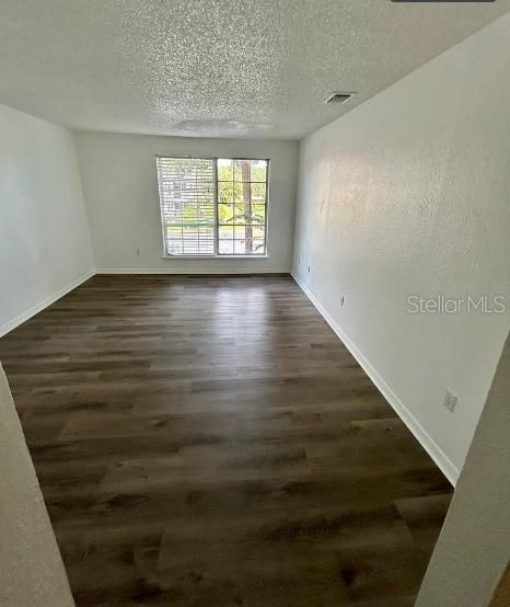 Active With Contract: $1,400 (2 beds, 2 baths, 1165 Square Feet)