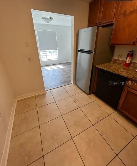 Active With Contract: $1,400 (2 beds, 2 baths, 1165 Square Feet)