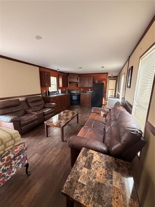 For Sale: $499,999 (5 beds, 3 baths, 2264 Square Feet)