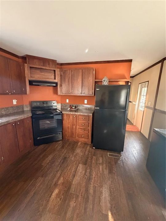 For Sale: $499,999 (5 beds, 3 baths, 2264 Square Feet)