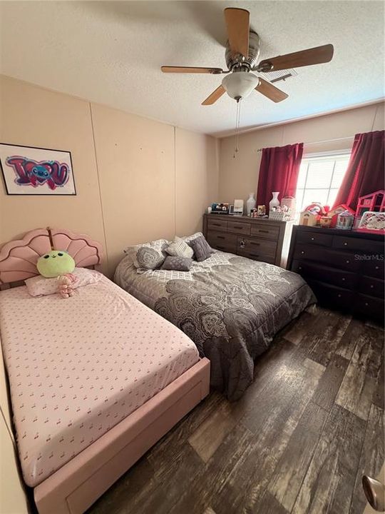 For Sale: $499,999 (5 beds, 3 baths, 2264 Square Feet)