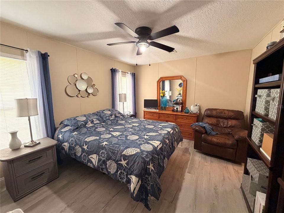 For Sale: $499,999 (5 beds, 3 baths, 2264 Square Feet)