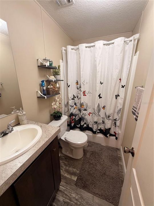 For Sale: $499,999 (5 beds, 3 baths, 2264 Square Feet)