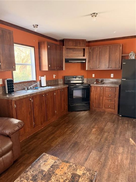 For Sale: $499,999 (5 beds, 3 baths, 2264 Square Feet)