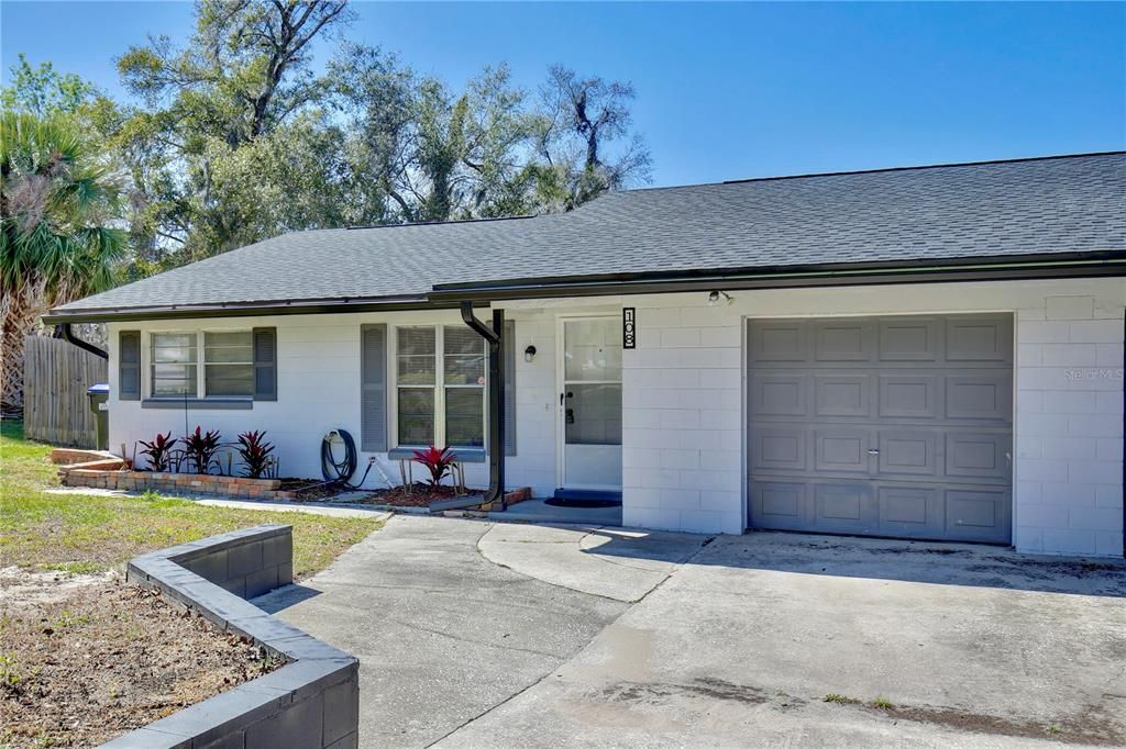Recently Rented: $1,450 (2 beds, 1 baths, 915 Square Feet)