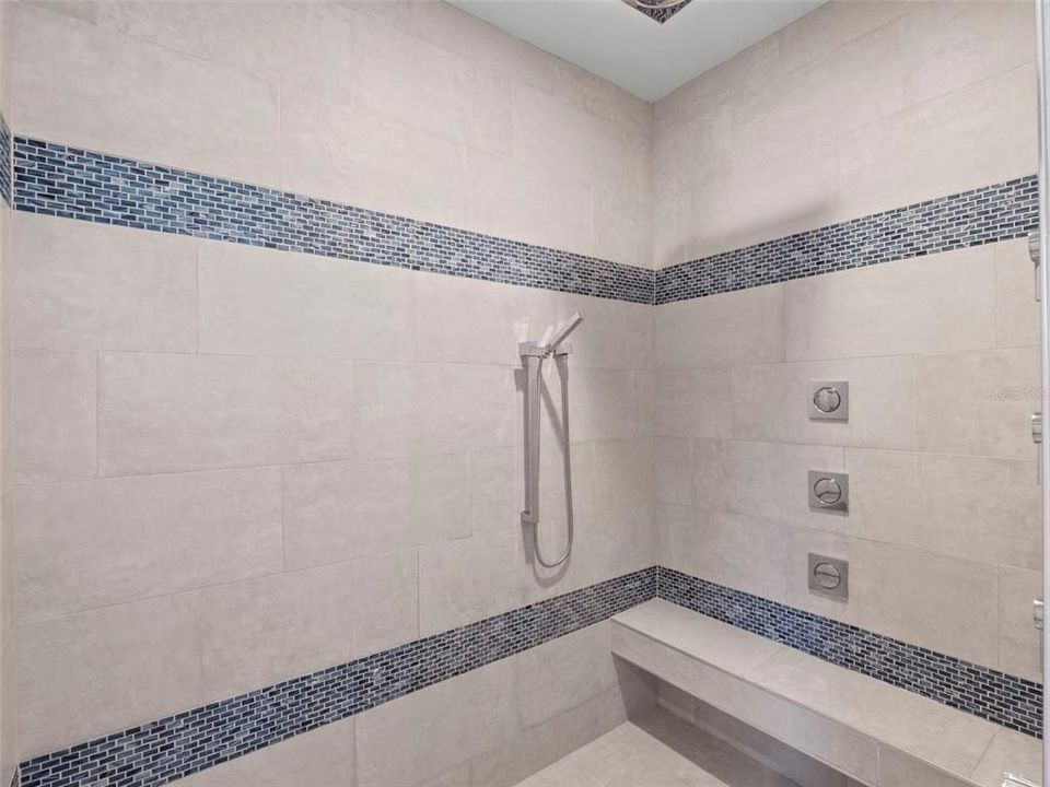 En Venta: $1,825,000 (4 camas, 4 baños, 3185 Pies cuadrados)