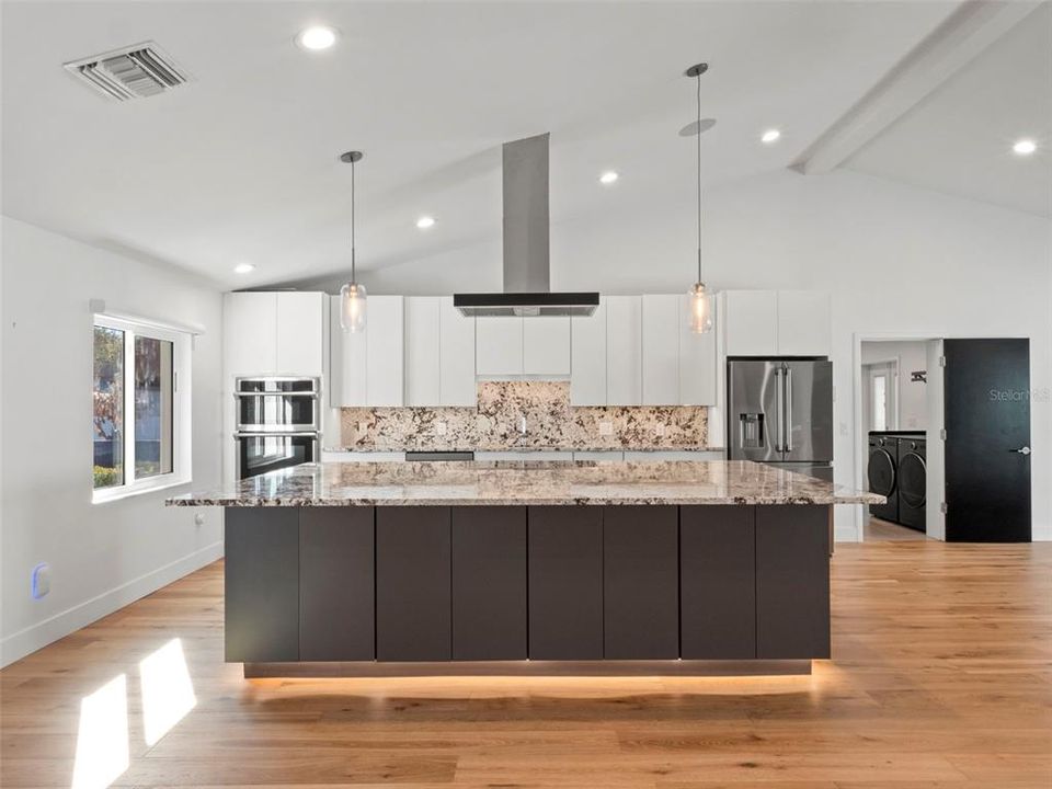 En Venta: $1,825,000 (4 camas, 4 baños, 3185 Pies cuadrados)