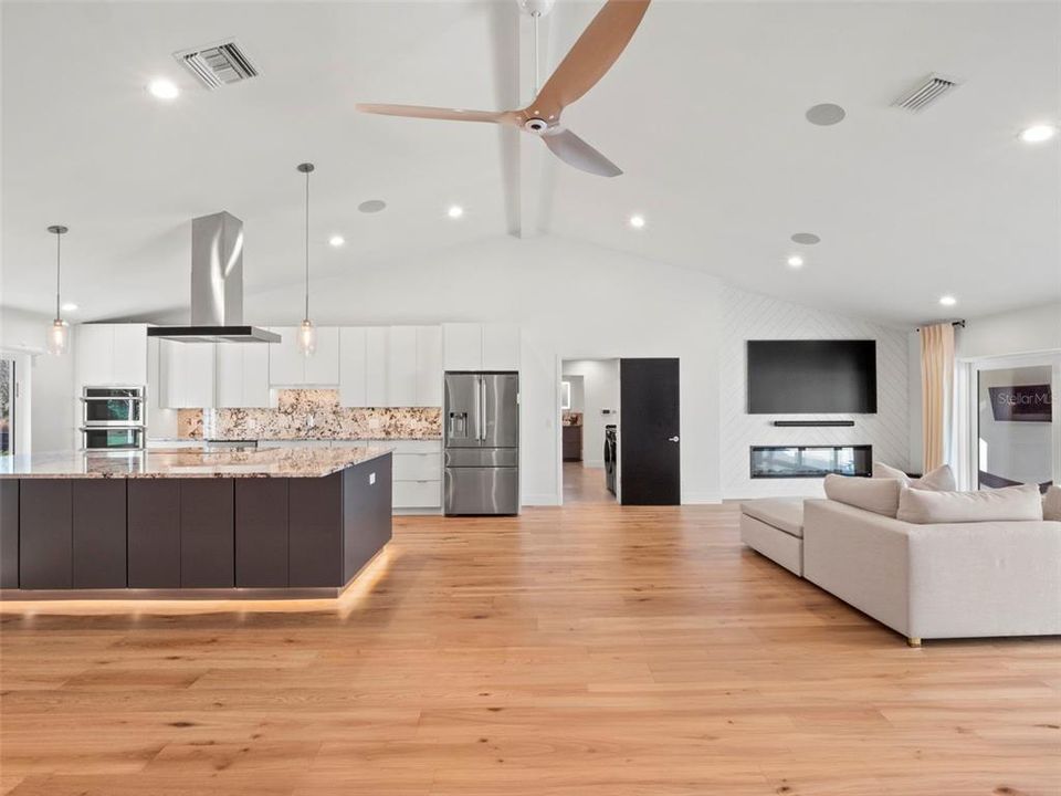 En Venta: $1,825,000 (4 camas, 4 baños, 3185 Pies cuadrados)