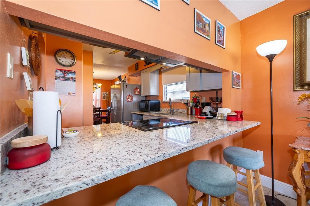 Active With Contract: $195,000 (2 beds, 2 baths, 991 Square Feet)