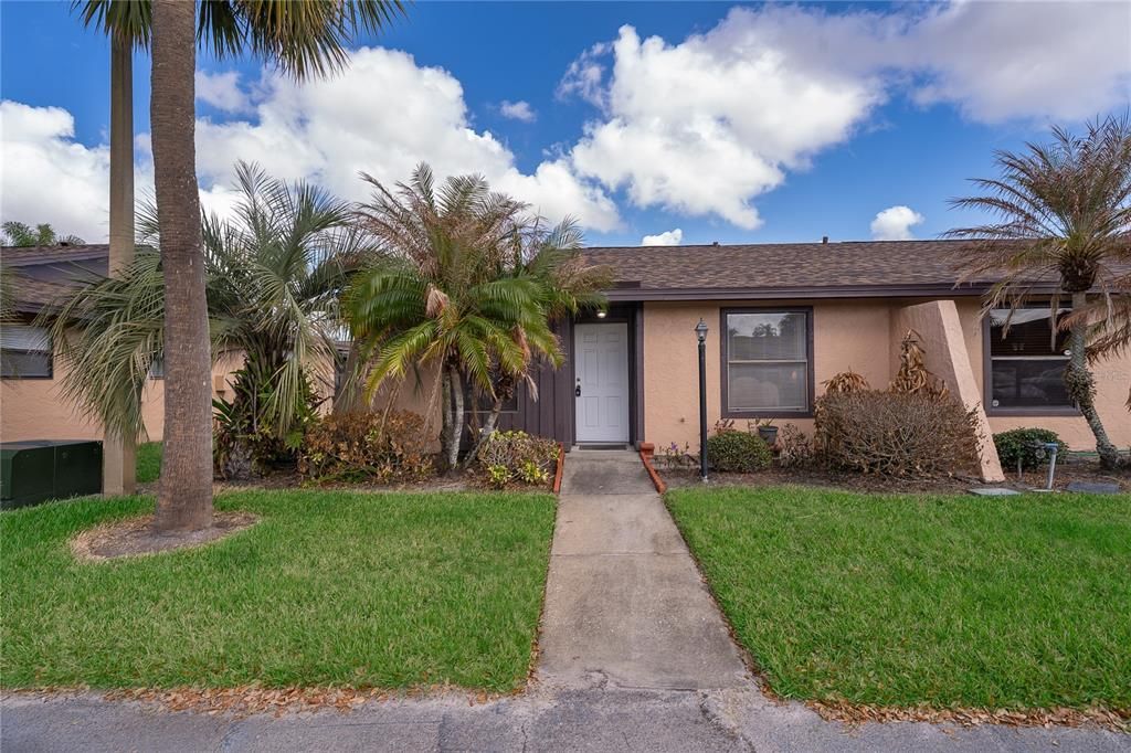 Active With Contract: $195,000 (2 beds, 2 baths, 991 Square Feet)