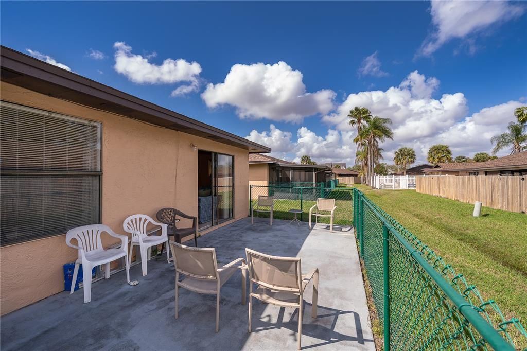 Active With Contract: $195,000 (2 beds, 2 baths, 991 Square Feet)