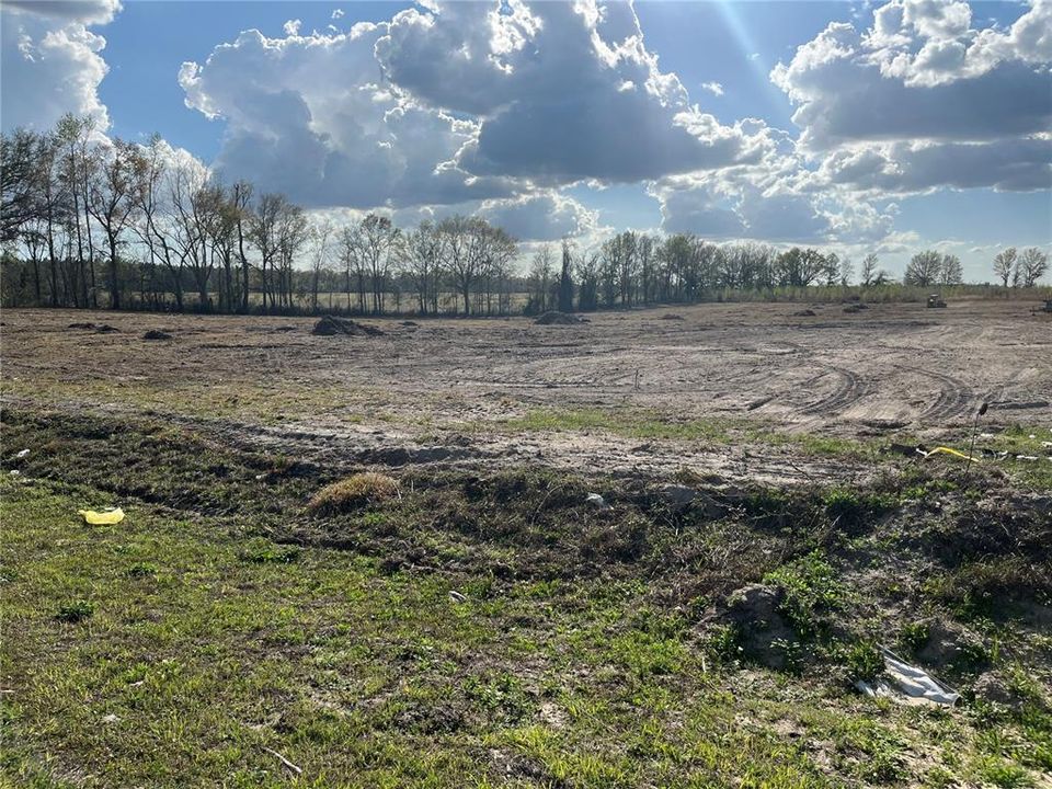На продажу: $100,000 (5.01 acres)