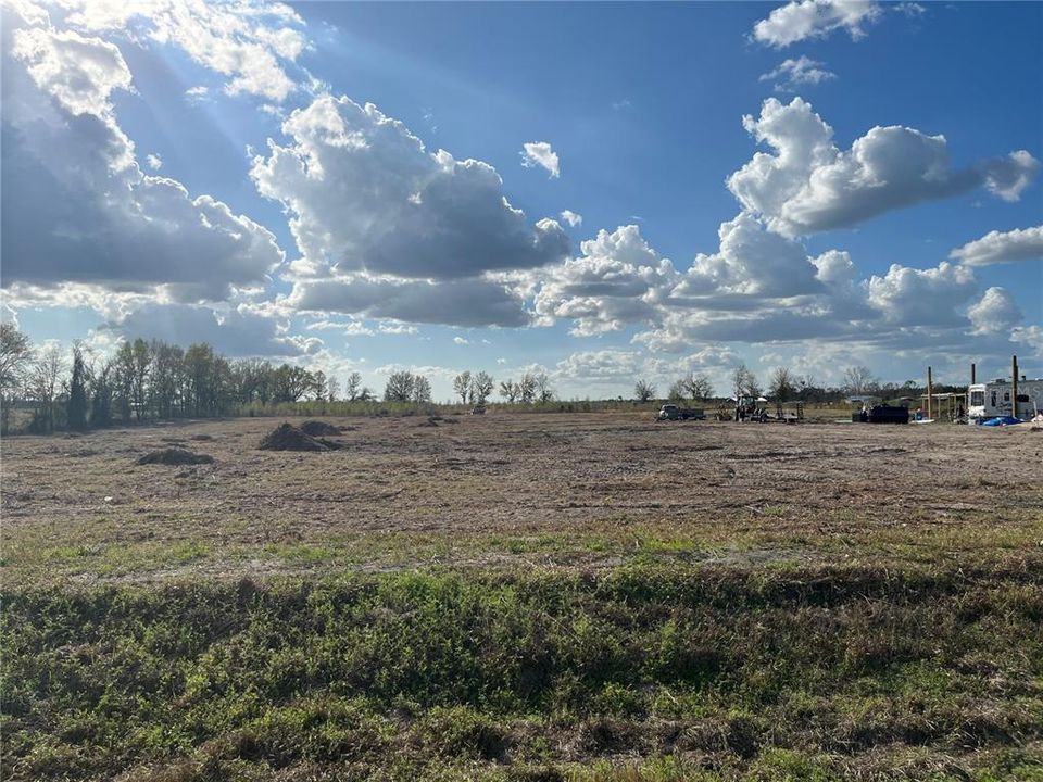 На продажу: $100,000 (5.01 acres)