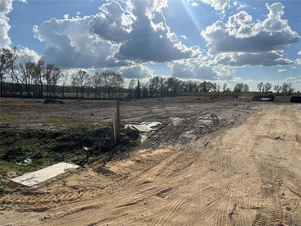 На продажу: $100,000 (5.01 acres)