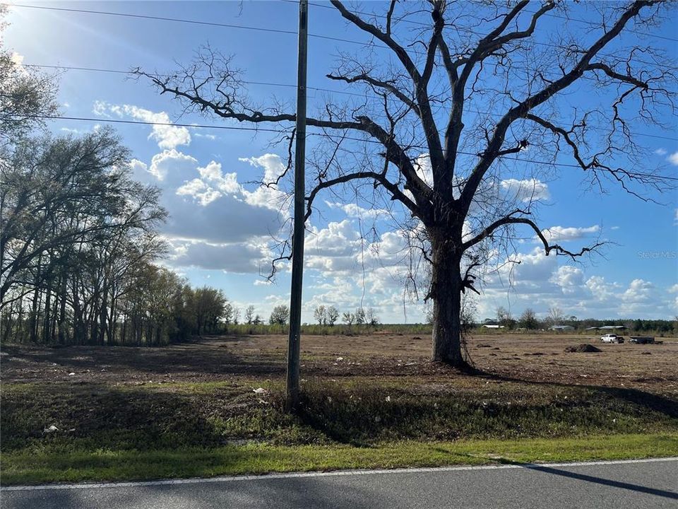 На продажу: $100,000 (5.01 acres)