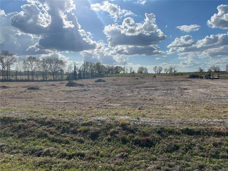 На продажу: $100,000 (5.01 acres)