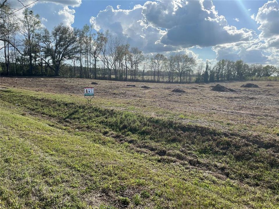 На продажу: $100,000 (5.01 acres)