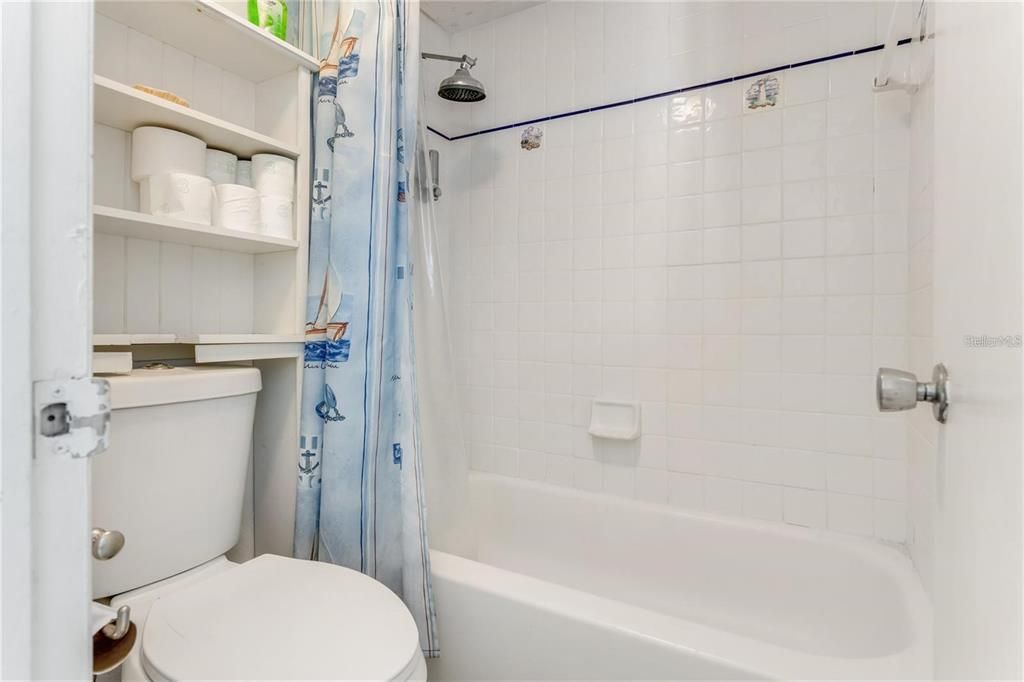 For Sale: $175,000 (1 beds, 1 baths, 385 Square Feet)