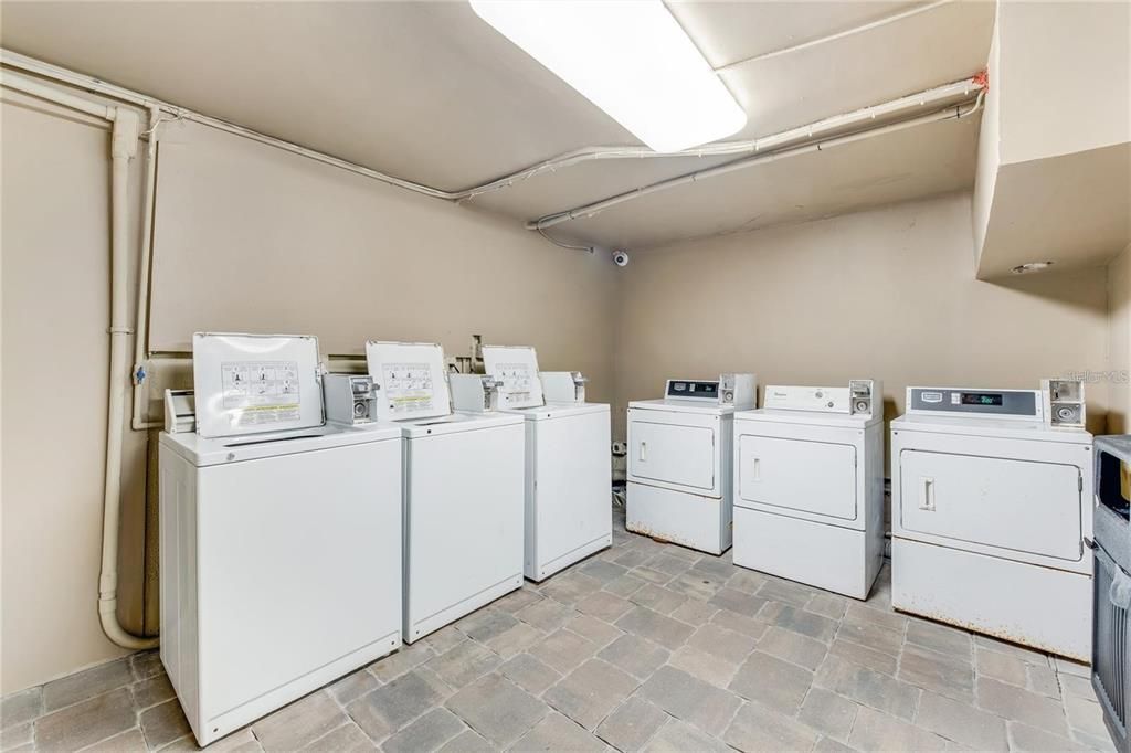 For Sale: $175,000 (1 beds, 1 baths, 385 Square Feet)
